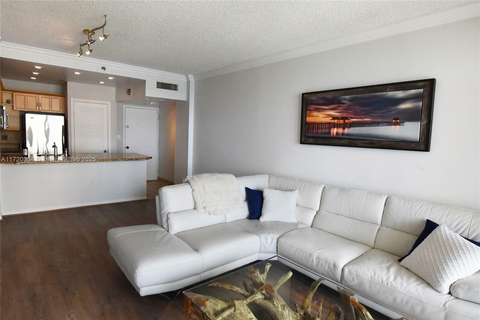 Property Photo:  540 Brickell Key Dr 1812  FL 33131 