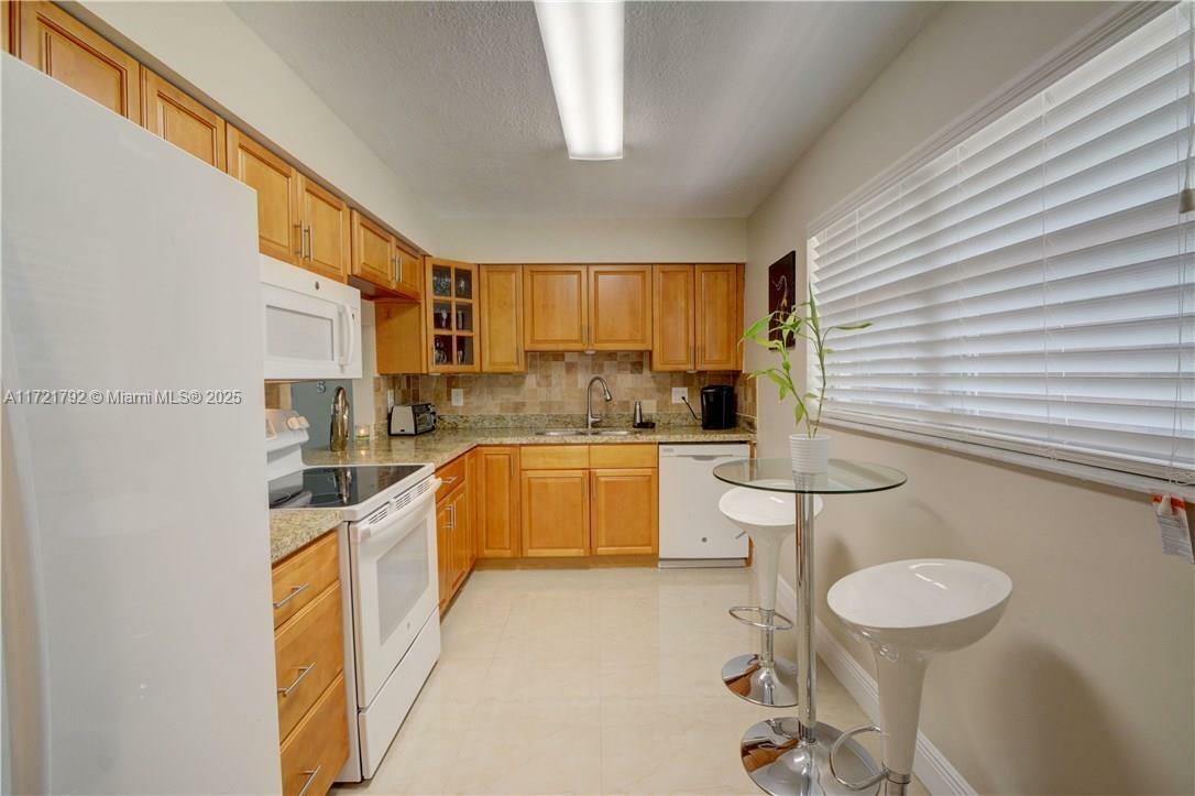 Property Photo:  7000 Nova Dr 204E  FL 33317 