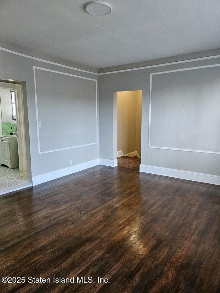 Property Photo:  90 Oxford Place 2C  NY 10301 