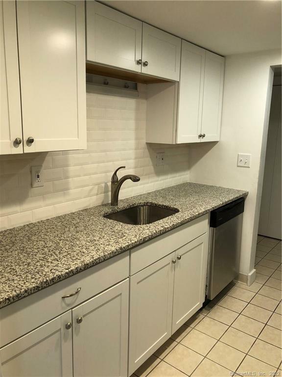 Property Photo:  85 Brookwood Drive Apt A  CT 06067 