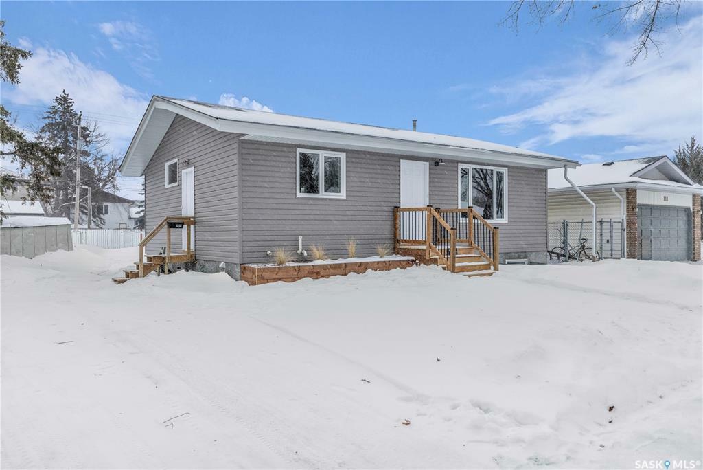 Property Photo:  109 106th Street W  SK S7N 1N4 