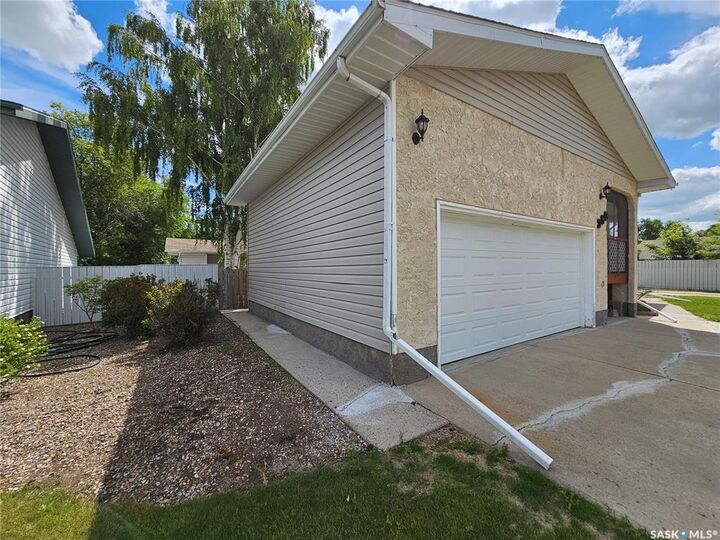 Property Photo:  380 3rd Street W  SK S0K 4L0