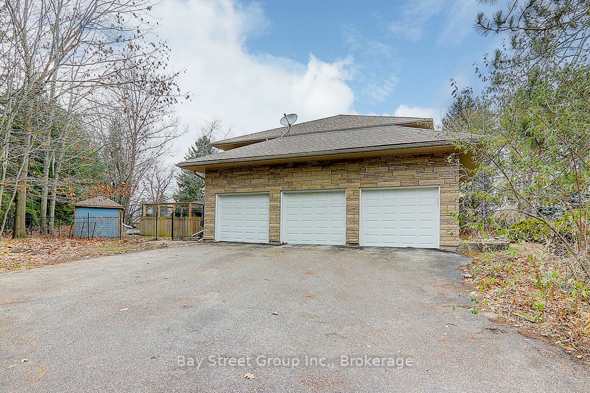 Property Photo:  8 Bristol Sands Cres  ON L4A 7X4 