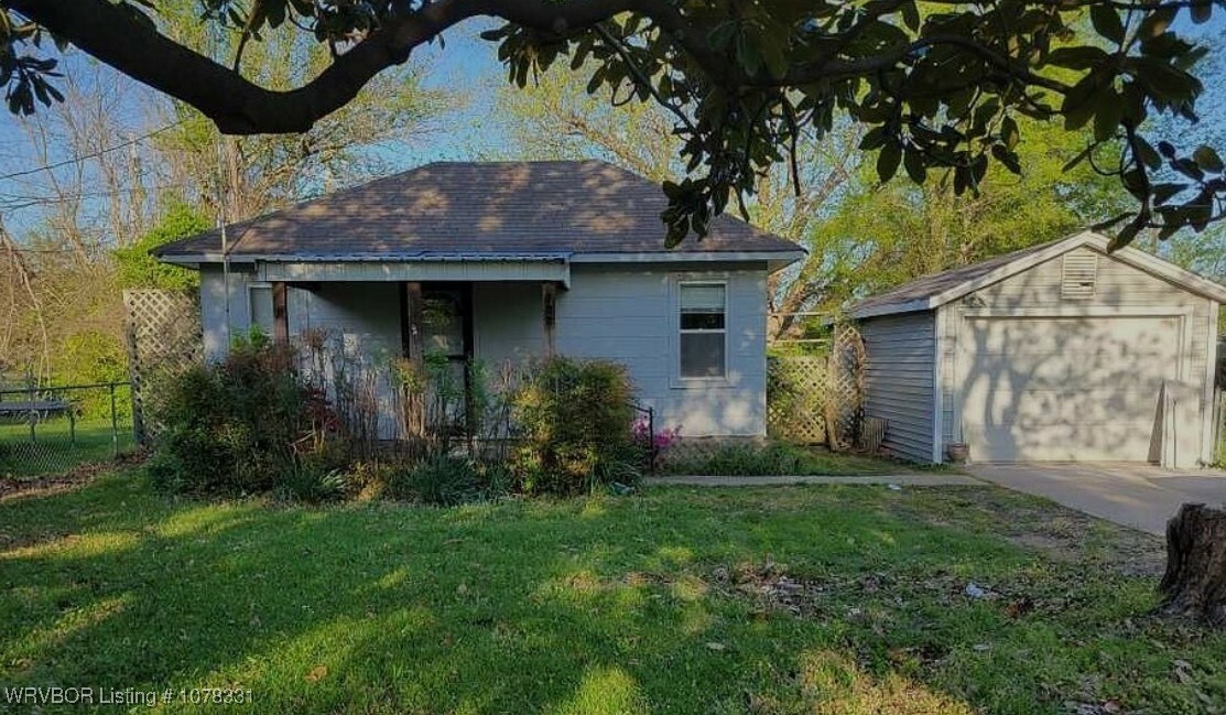 Property Photo:  722 29th Street  OK 74401 