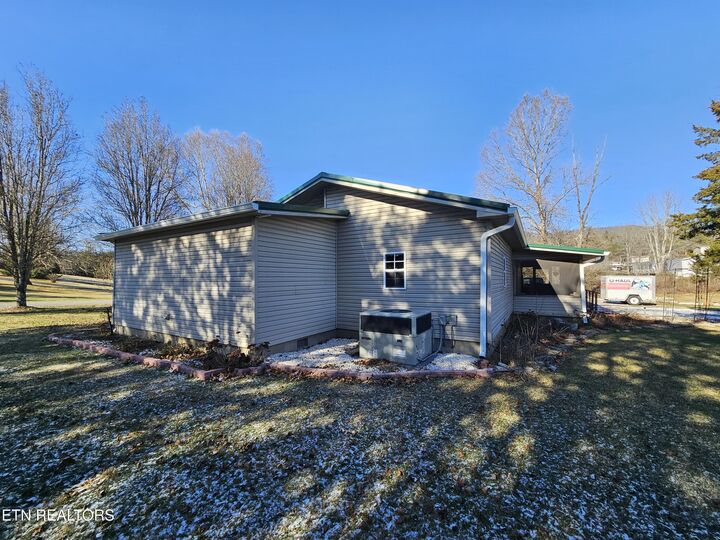 Property Photo: 184 Glade Rd TN 37724