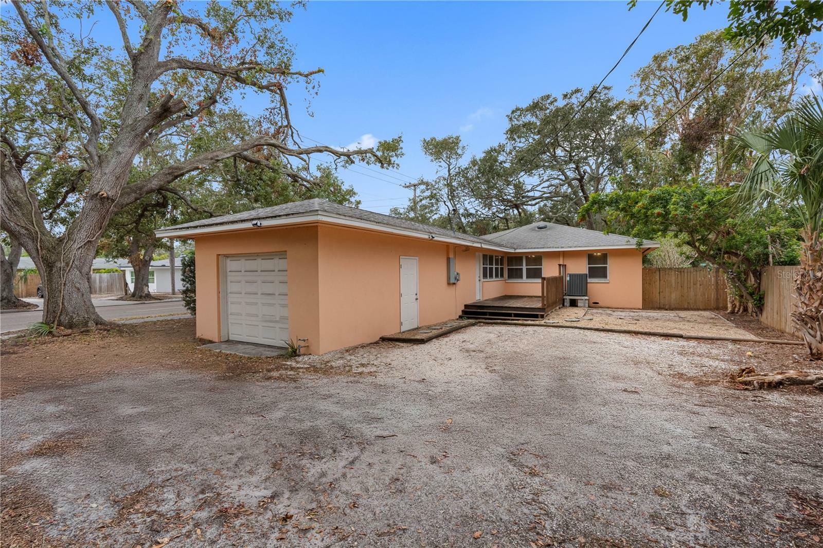 Property Photo: 2201 Park Street N FL 33710