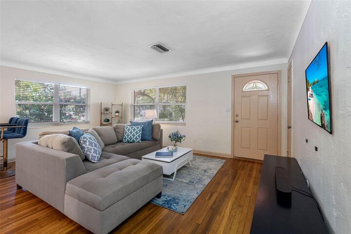 Property Photo: 2201 Park Street N FL 33710