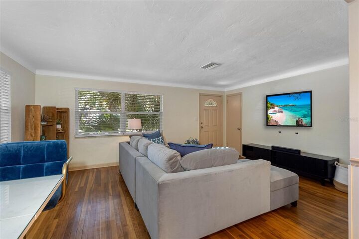 Property Photo: 2201 Park Street N FL 33710