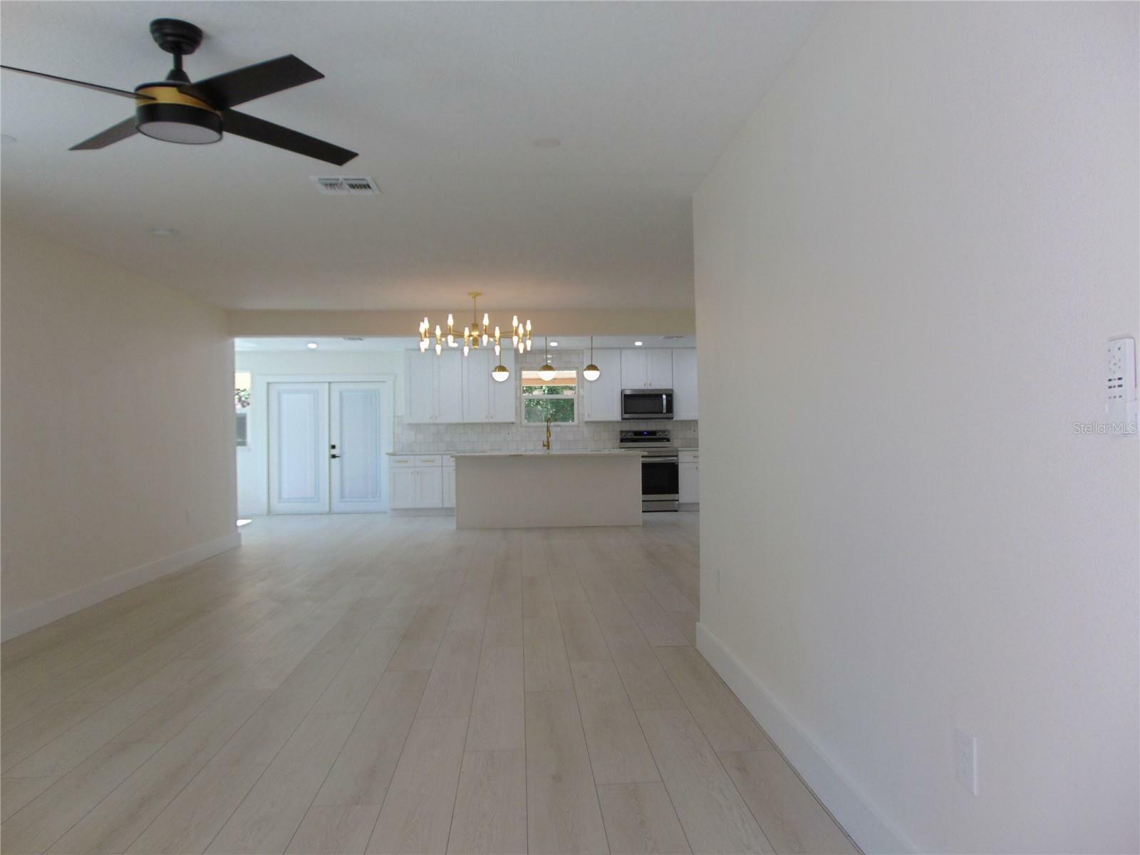 Property Photo:  10322 N Oakleaf Avenue  FL 33612 