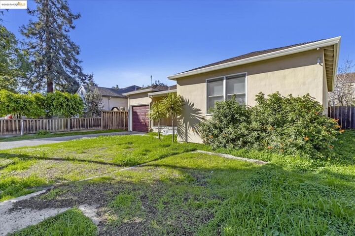 Property Photo: 827 Chestnut St CA 94063