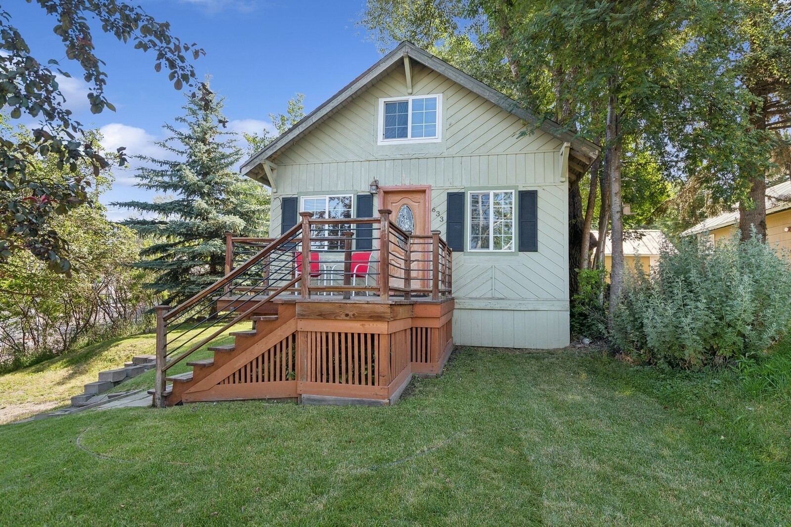 Property Photo:  633 Kalispell Avenue  MT 59937 