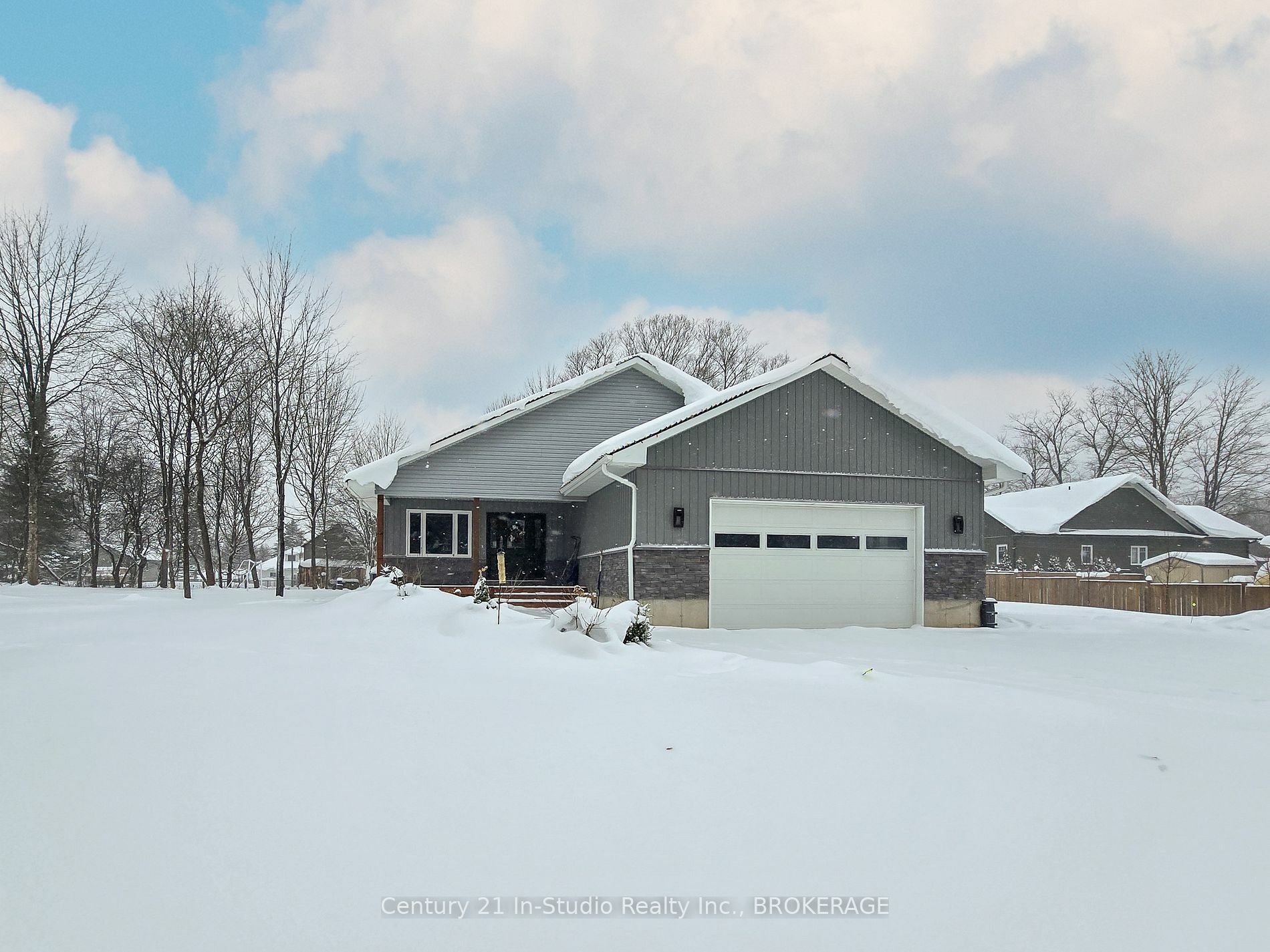 Property Photo:  135 Confederation Dr  ON N0C 1R0 