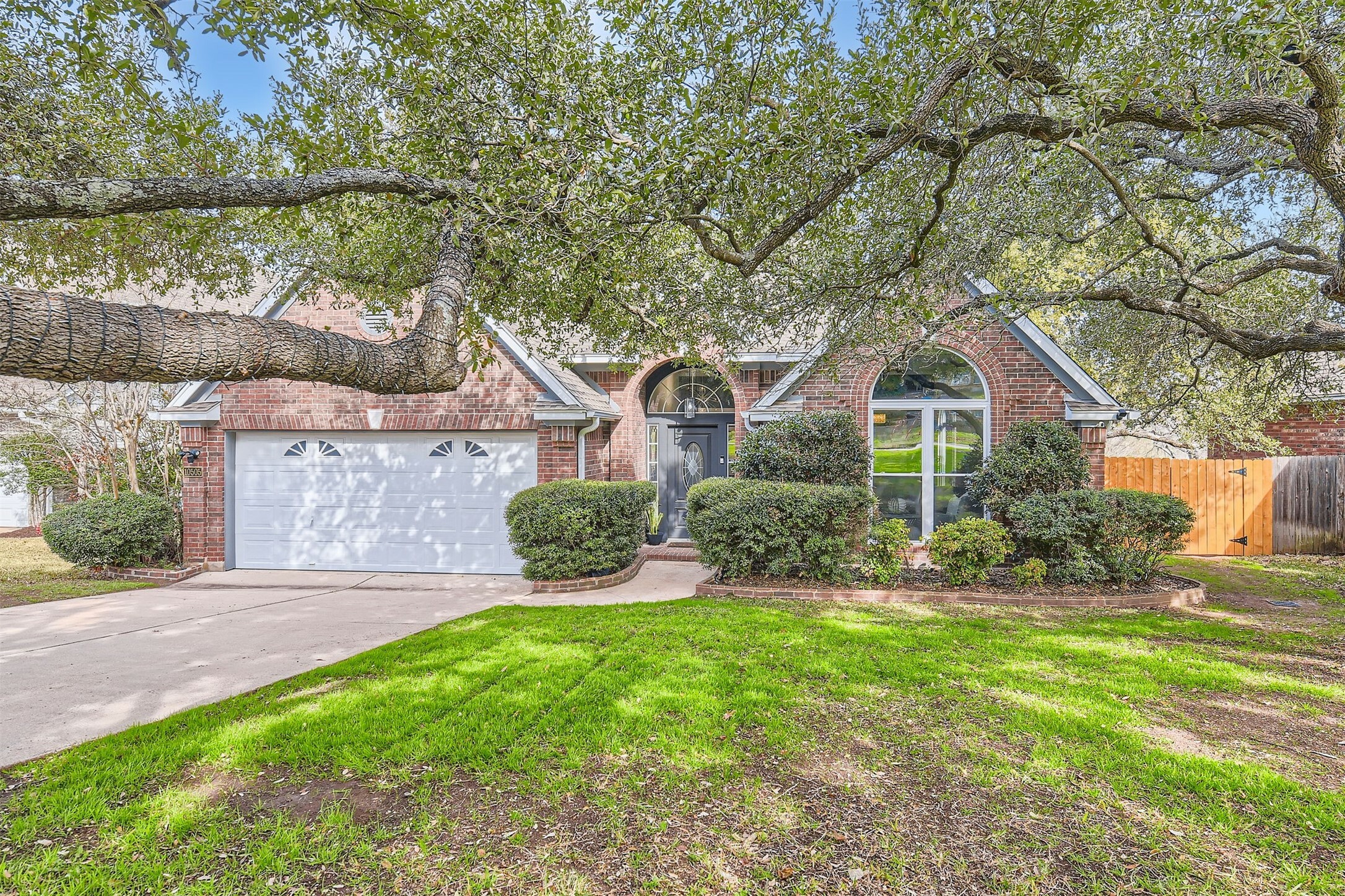 Property Photo:  10505 Pariva Trail  TX 78726 