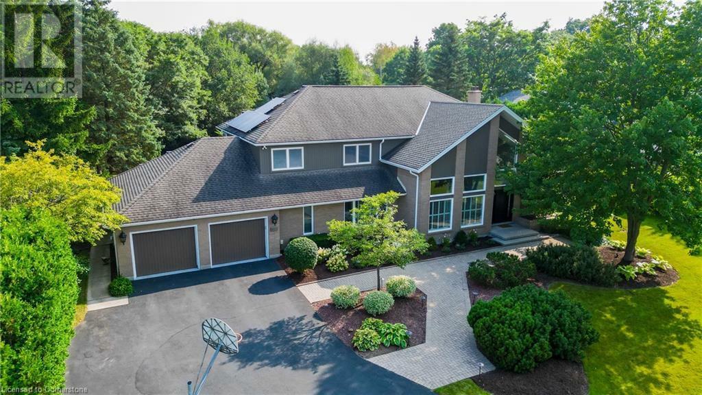 Photo de la propriété: 587 Manorwood Court ON N2K 3L7