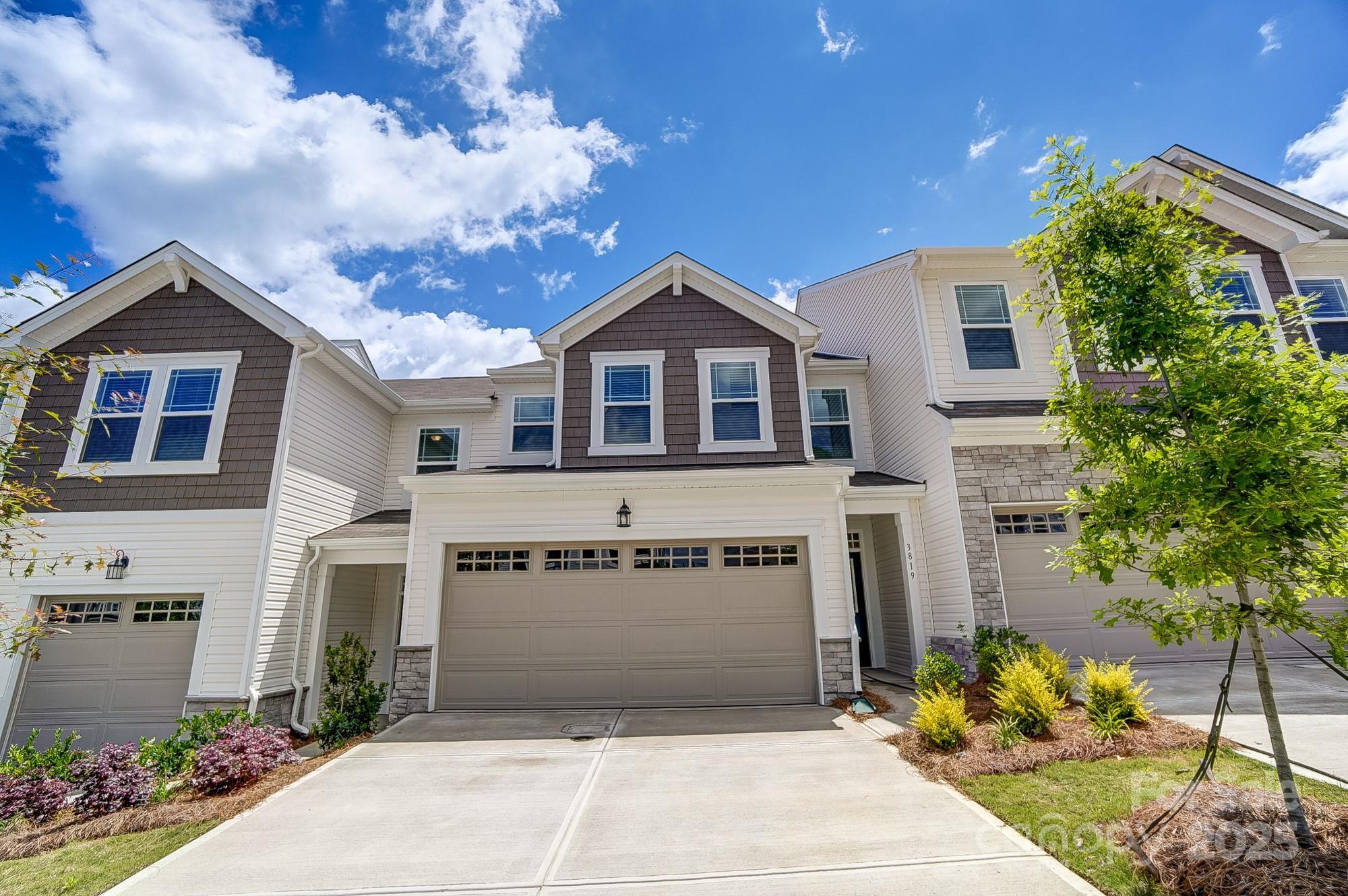 Property Photo: 14926 Tamarack Drive NC 28278