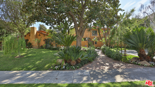 Property Photo:  809 N Roxbury Dr  CA 90210 