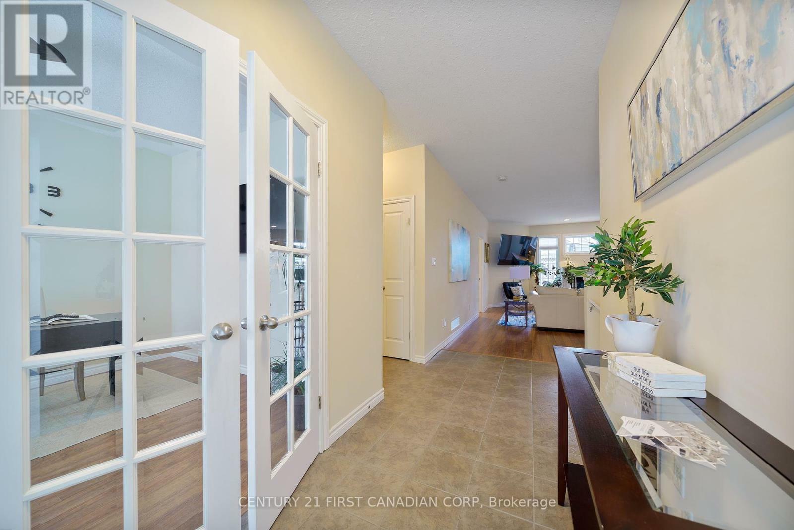 Property Photo: 14 Oakwood Links Lane ON N0M 1T0
