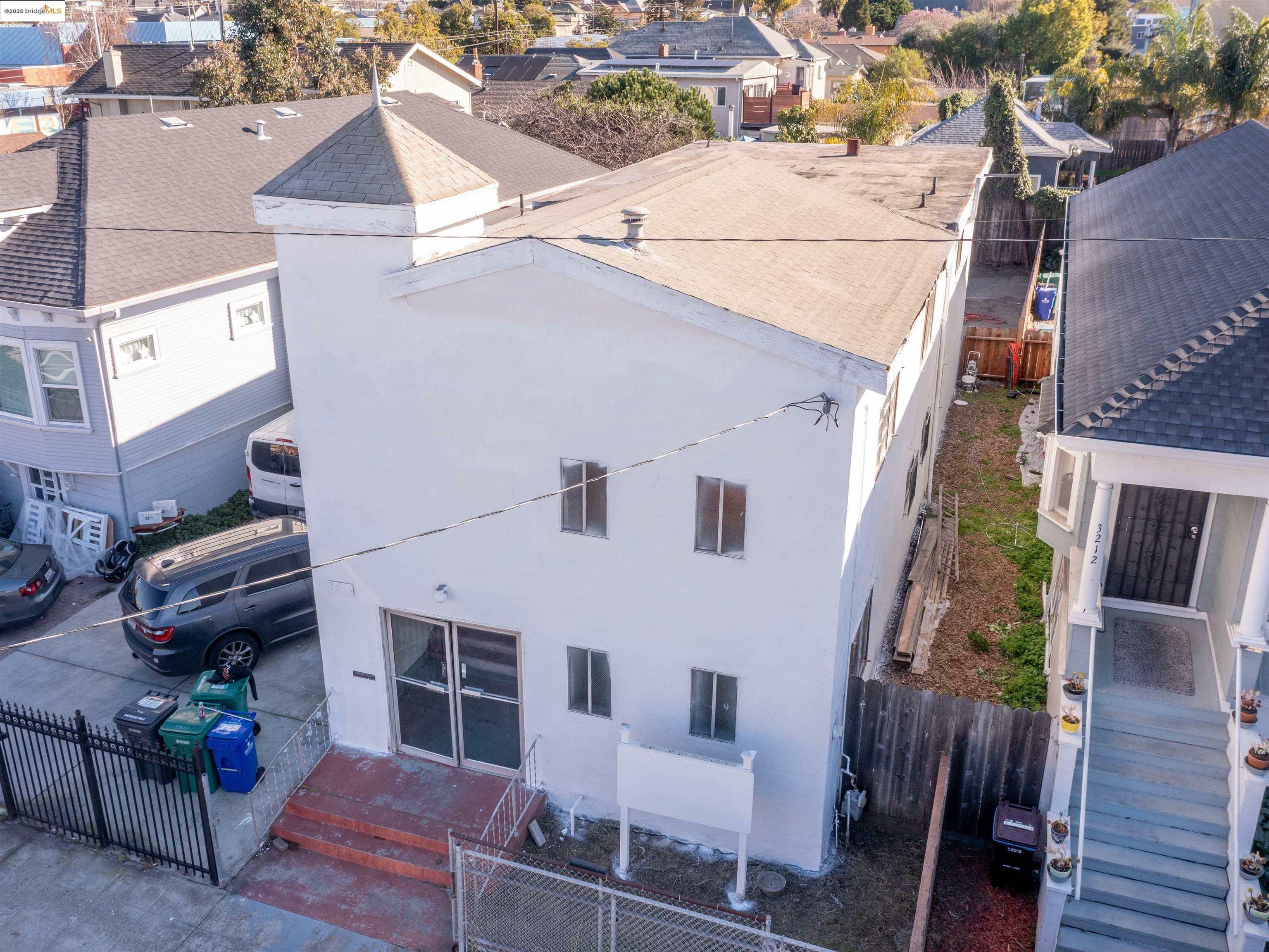 Property Photo:  3214 Market St  CA 94608 