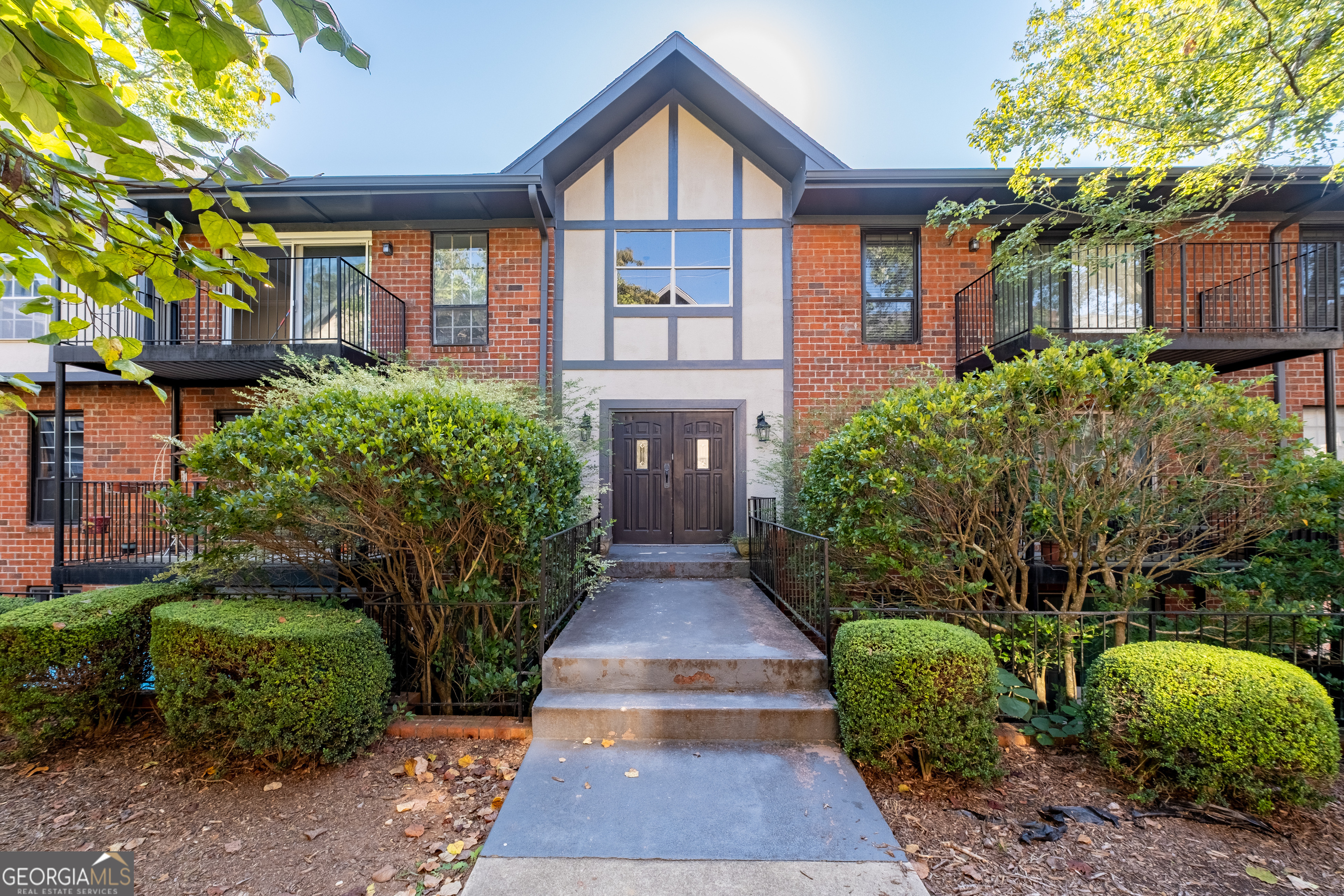 Property Photo: 6851 Roswell Road F35 GA 30328