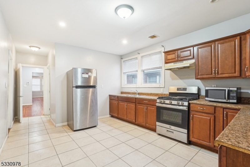 Property Photo:  14 Arsdale Ter  NJ 07111 