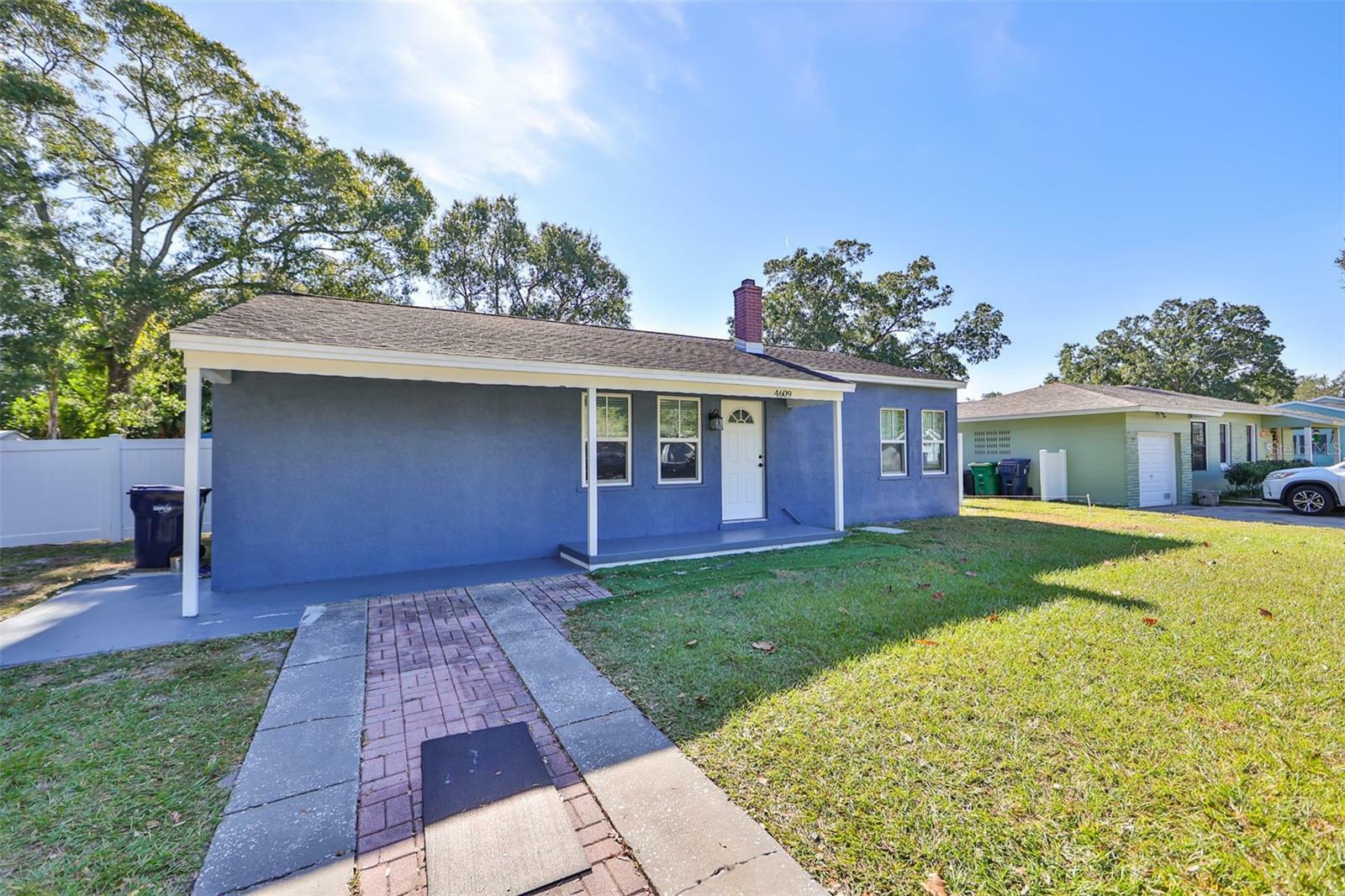 Property Photo:  4609 Fairway Drive  FL 33603 