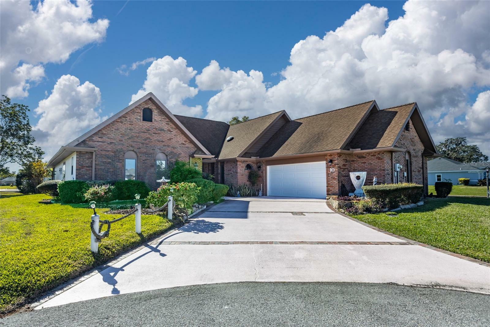 Property Photo:  10 Castle Court  FL 32137 