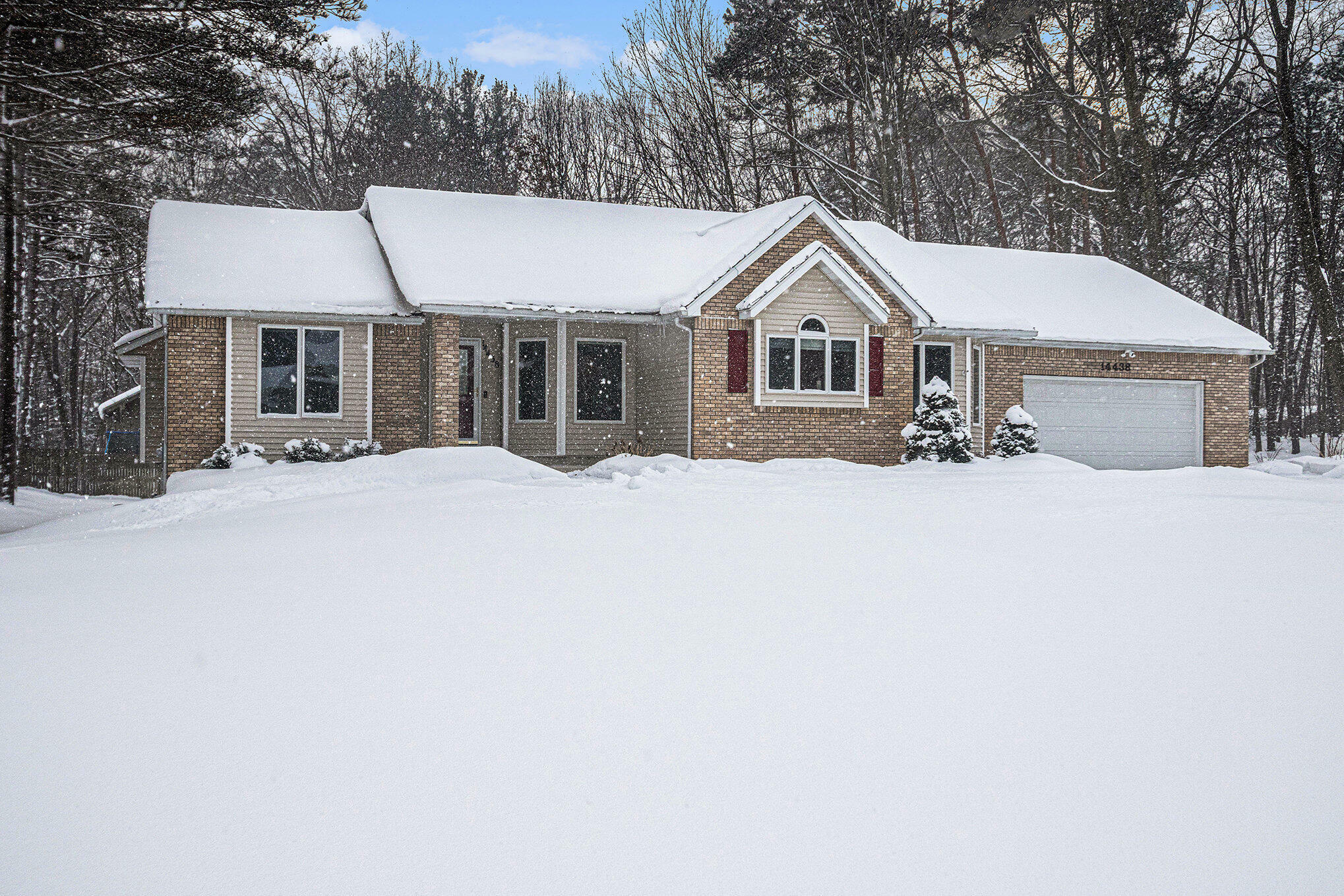 Property Photo:  14438 Woodpine Drive  MI 49424 