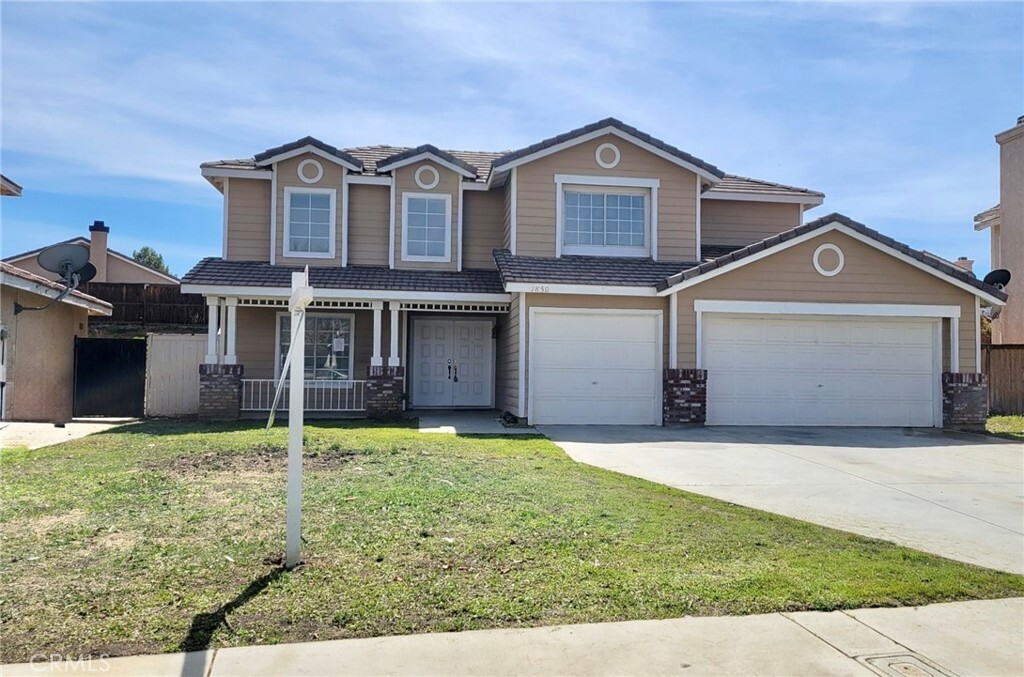 Property Photo:  1850 E Avenue S4  CA 93550 