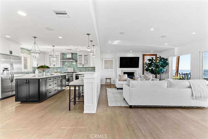 Property Photo:  405 Via La Selva  CA 90277 