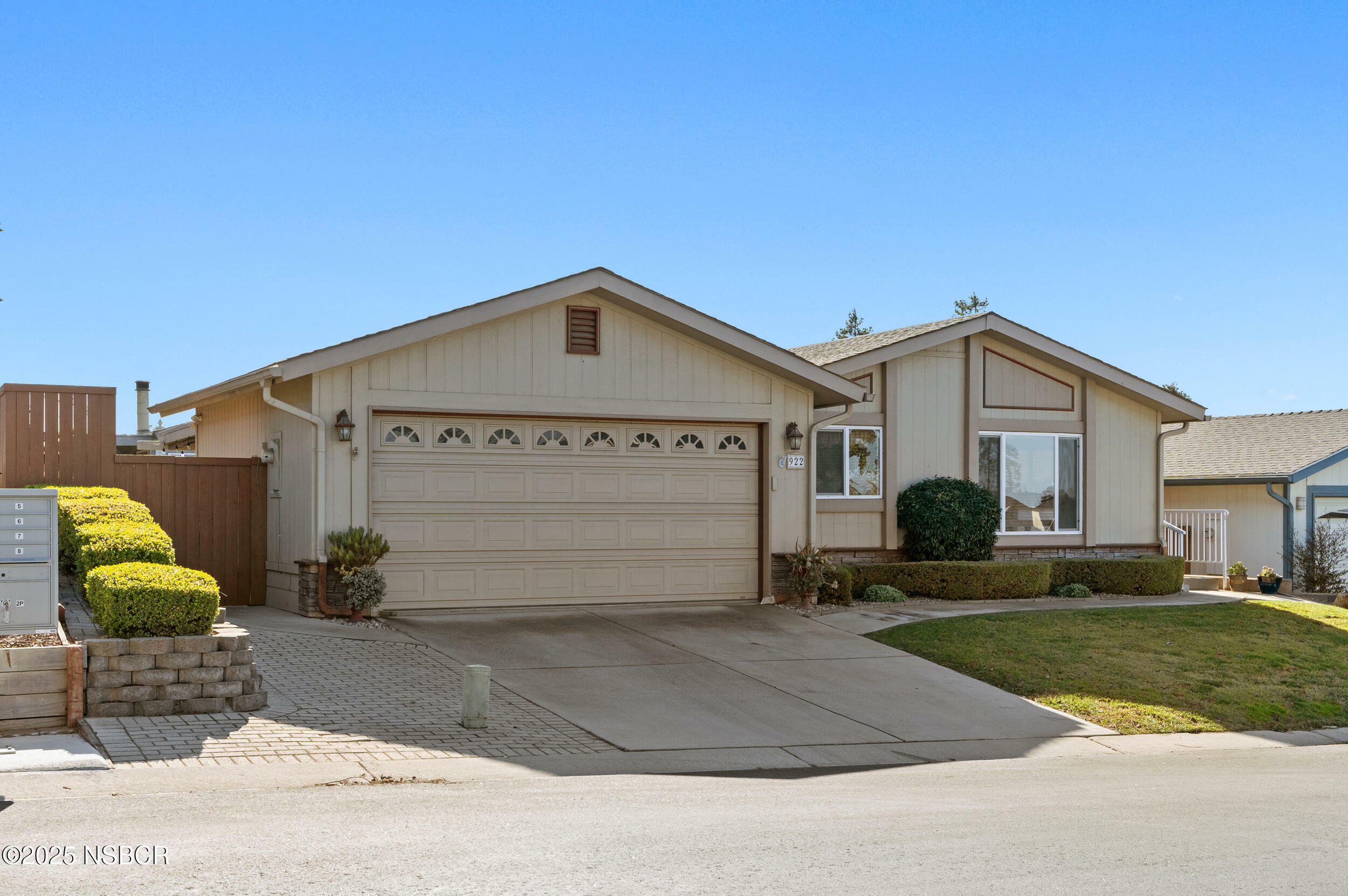 Property Photo:  922 Roadrunner Drive  CA 93455 