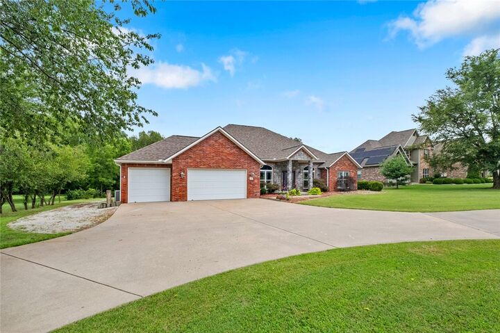 Property Photo:  1909 Villa View Drive  AR 72761 