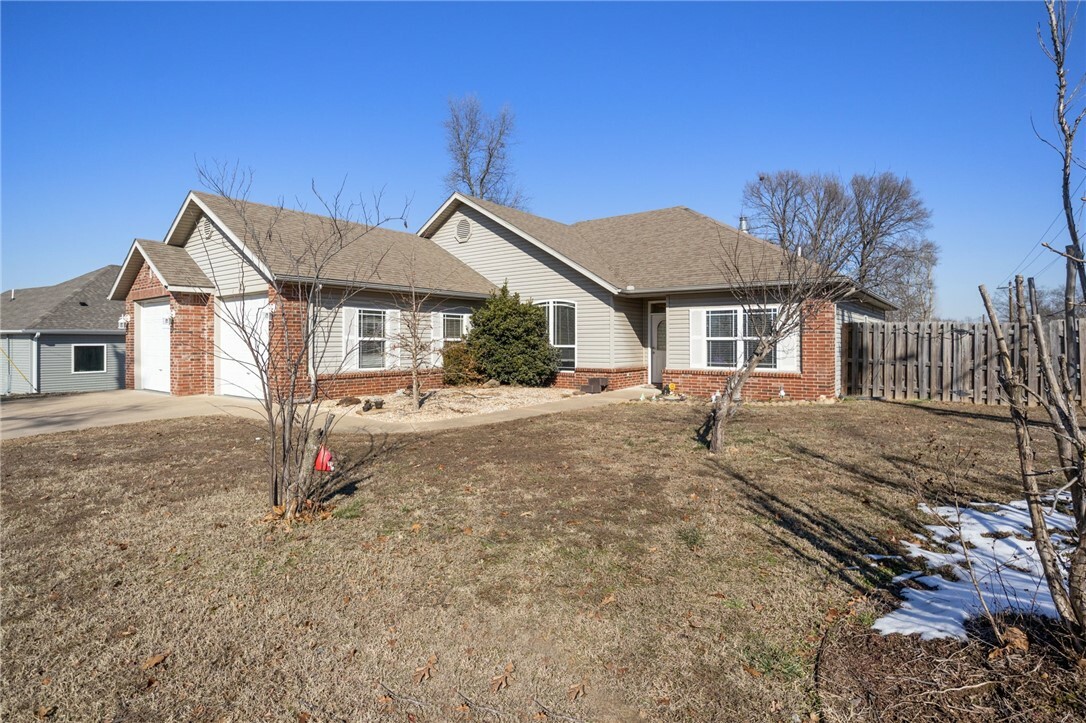 Property Photo:  2 Berkshire Drive  AR 72714 