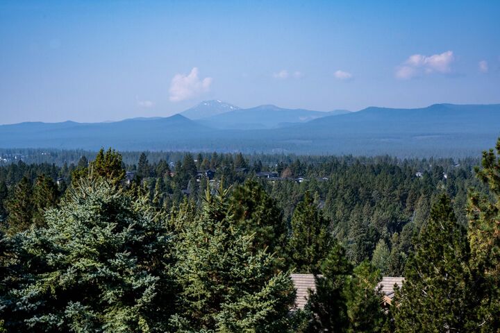 Property Photo: 2806 NW Nightfall Circle OR 97703