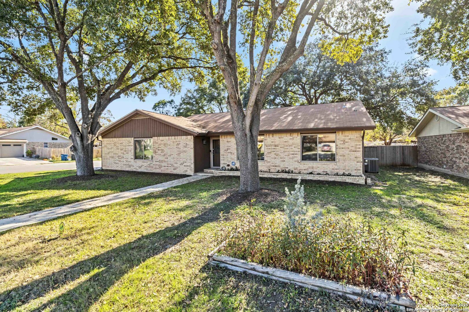 Property Photo: 218 Cardinal Dr TX 78130