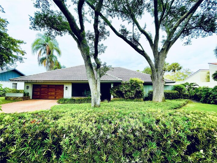 Property Photo:  1 Balfour Rd E  FL 33418 