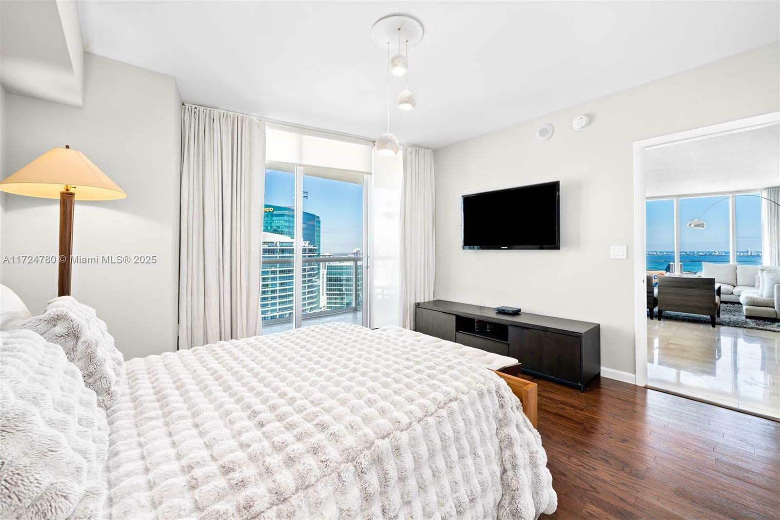 Property Photo:  465 Brickell Ave 5302  FL 33131 