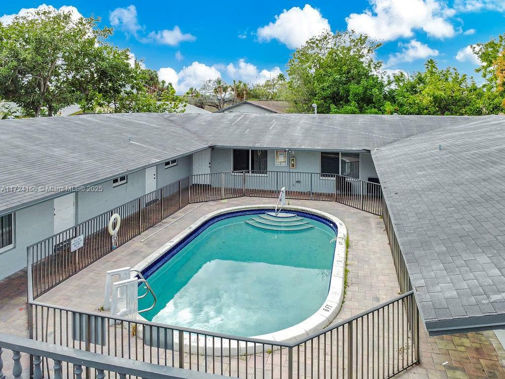 Property Photo:  215 SW 19th Ave  FL 33312 