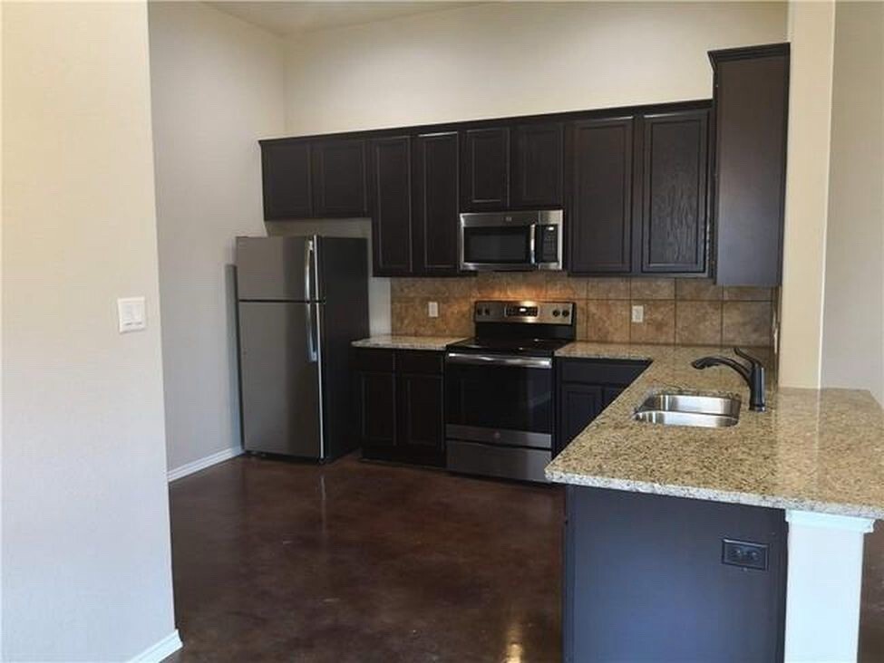 Property Photo: 258 W Joanne Loop W A &Amp B TX 78610