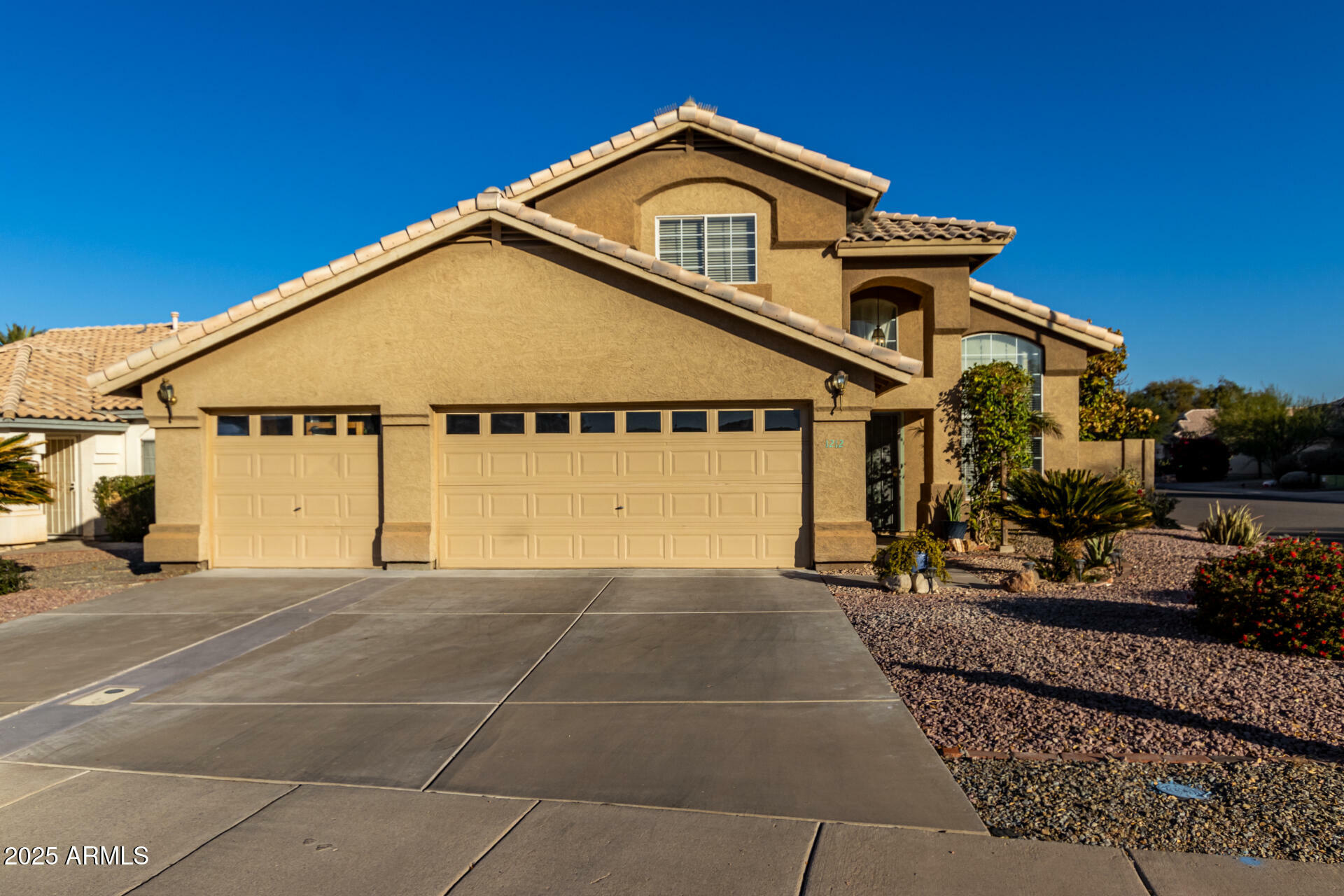 Property Photo: 1212 E Butler Drive AZ 85225