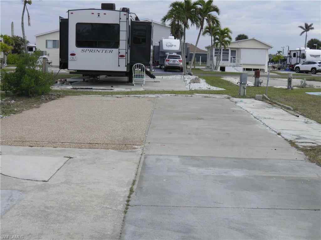 Property Photo: 19681 Summerlin Rd FL 33908