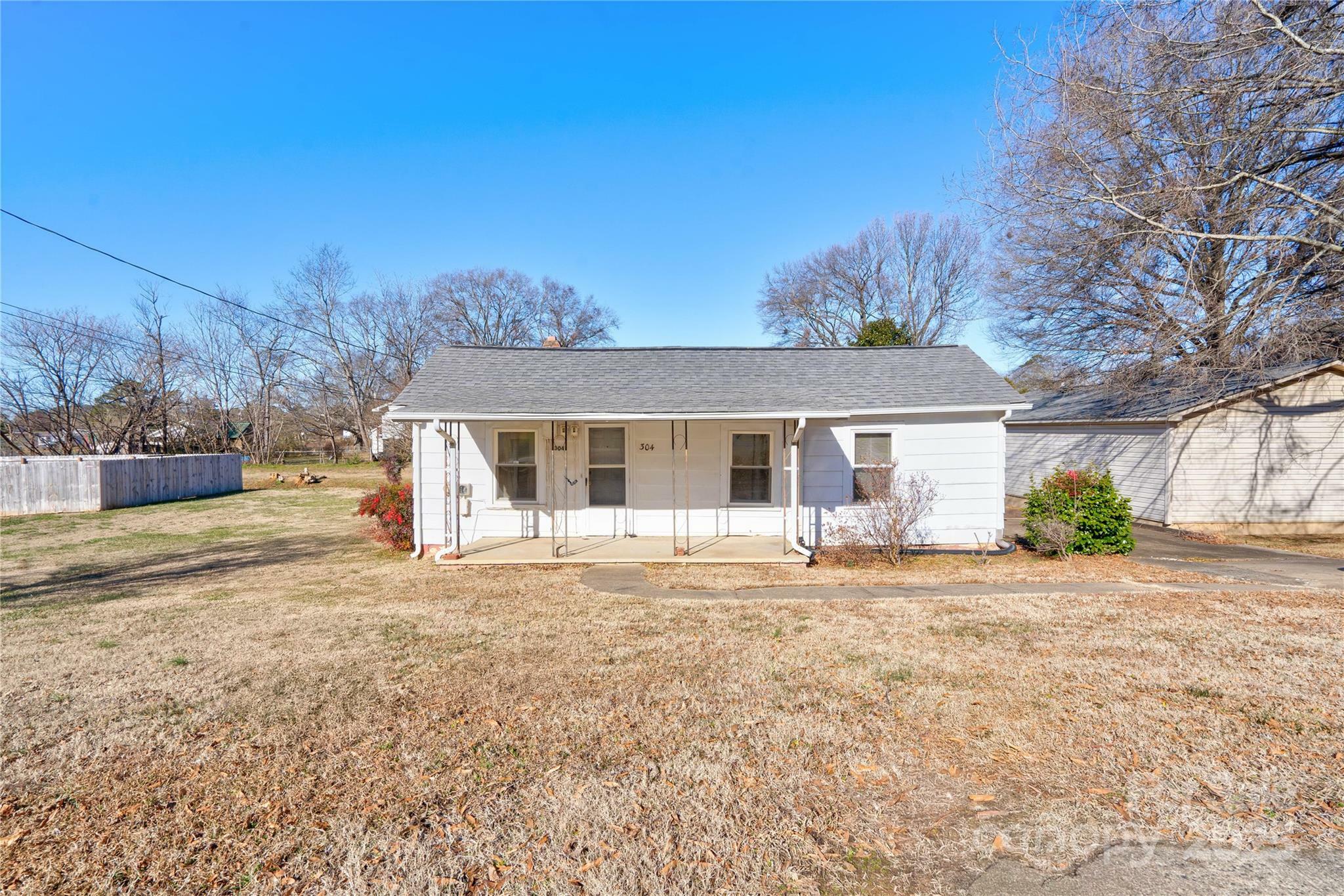 Property Photo:  304 Edel Street  NC 28086 