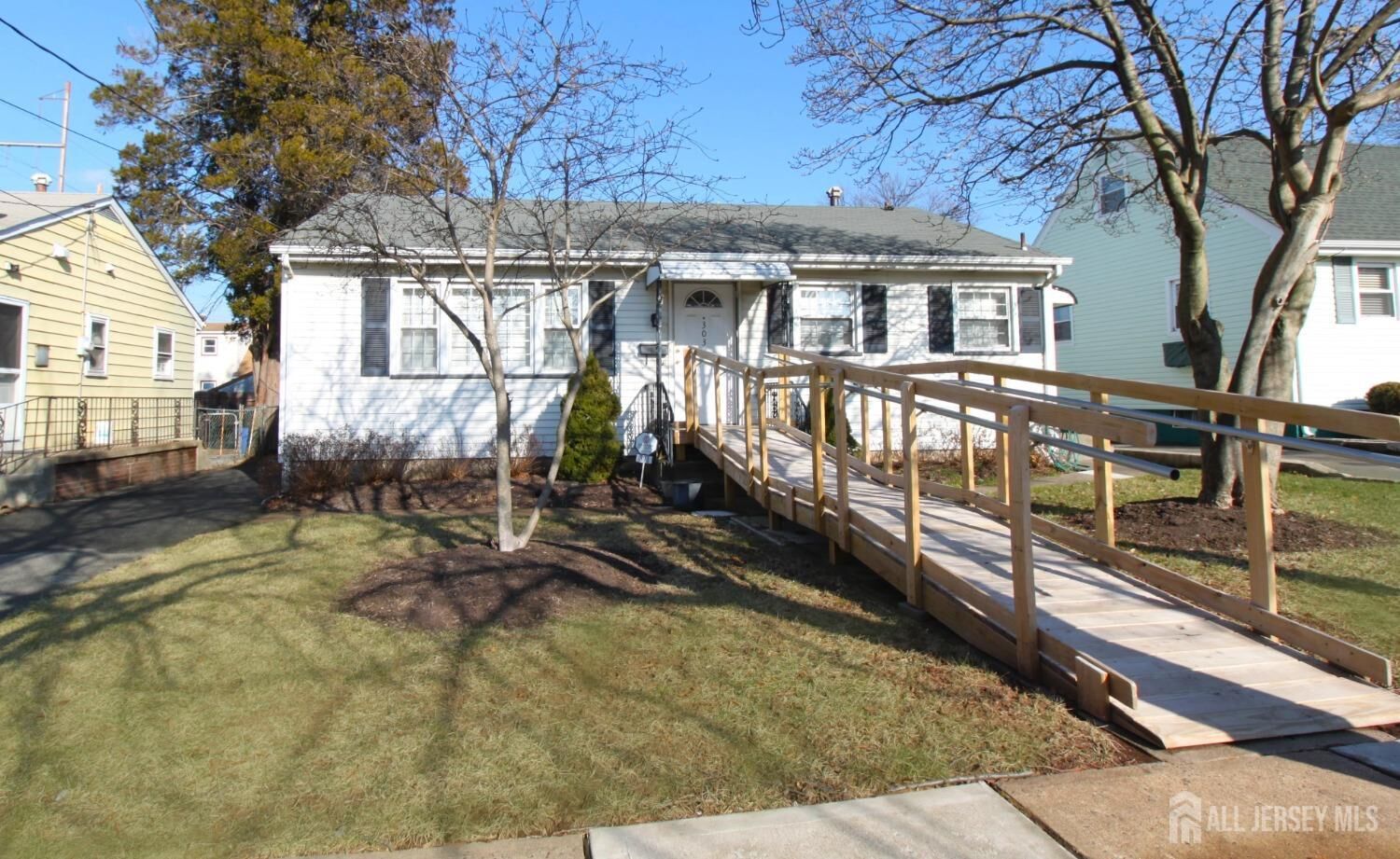 Property Photo:  303 Columbus Place  NJ 08901 