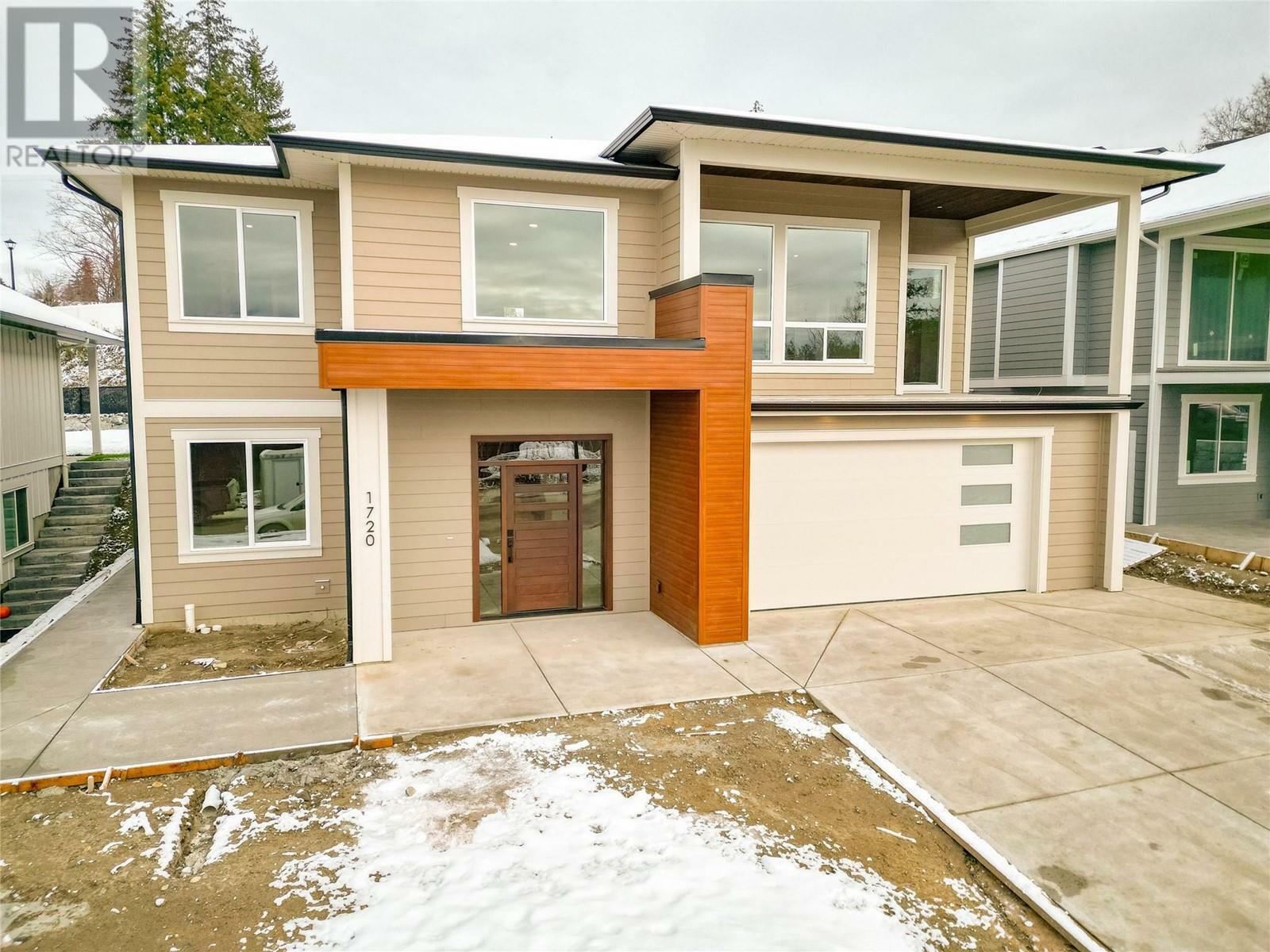 Property Photo:  1720 9 Street Southeast  BC V1E 0G9 