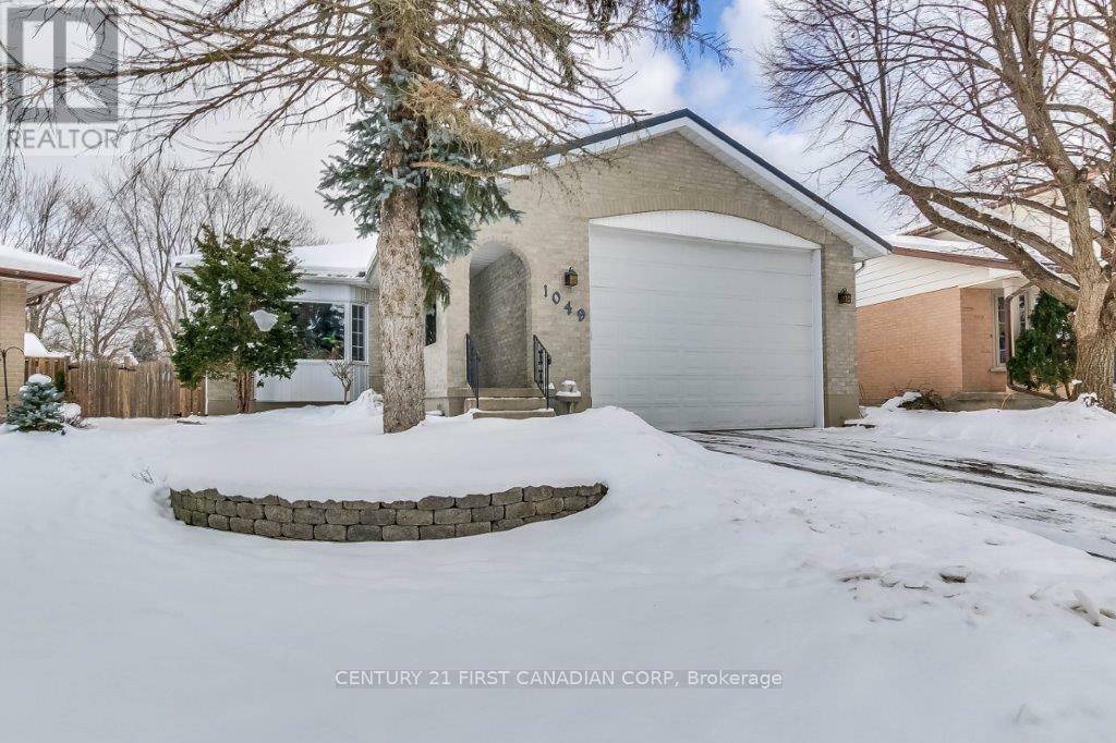 Property Photo:  1049 Mahogany Crescent  ON N6H 4V8 