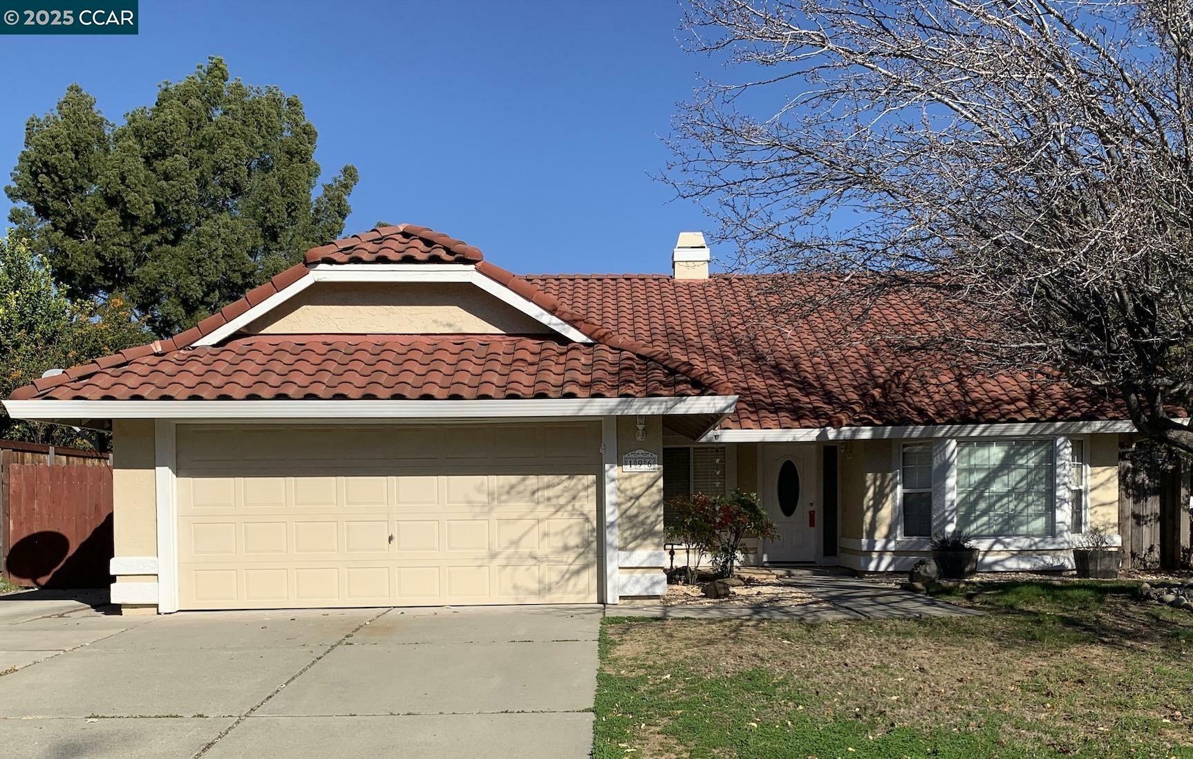 Property Photo:  196 Pepperell Ct  CA 95688 