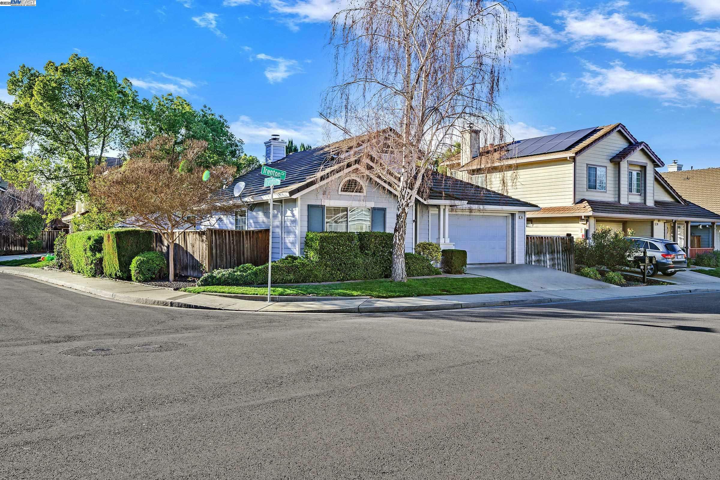 Property Photo:  361 Trenton Cir  CA 94566 