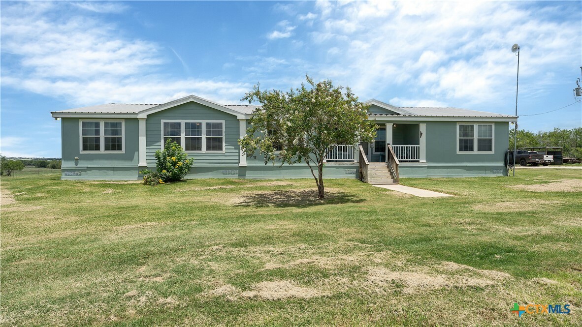 Property Photo: 8569 County Road 401 TX 78114