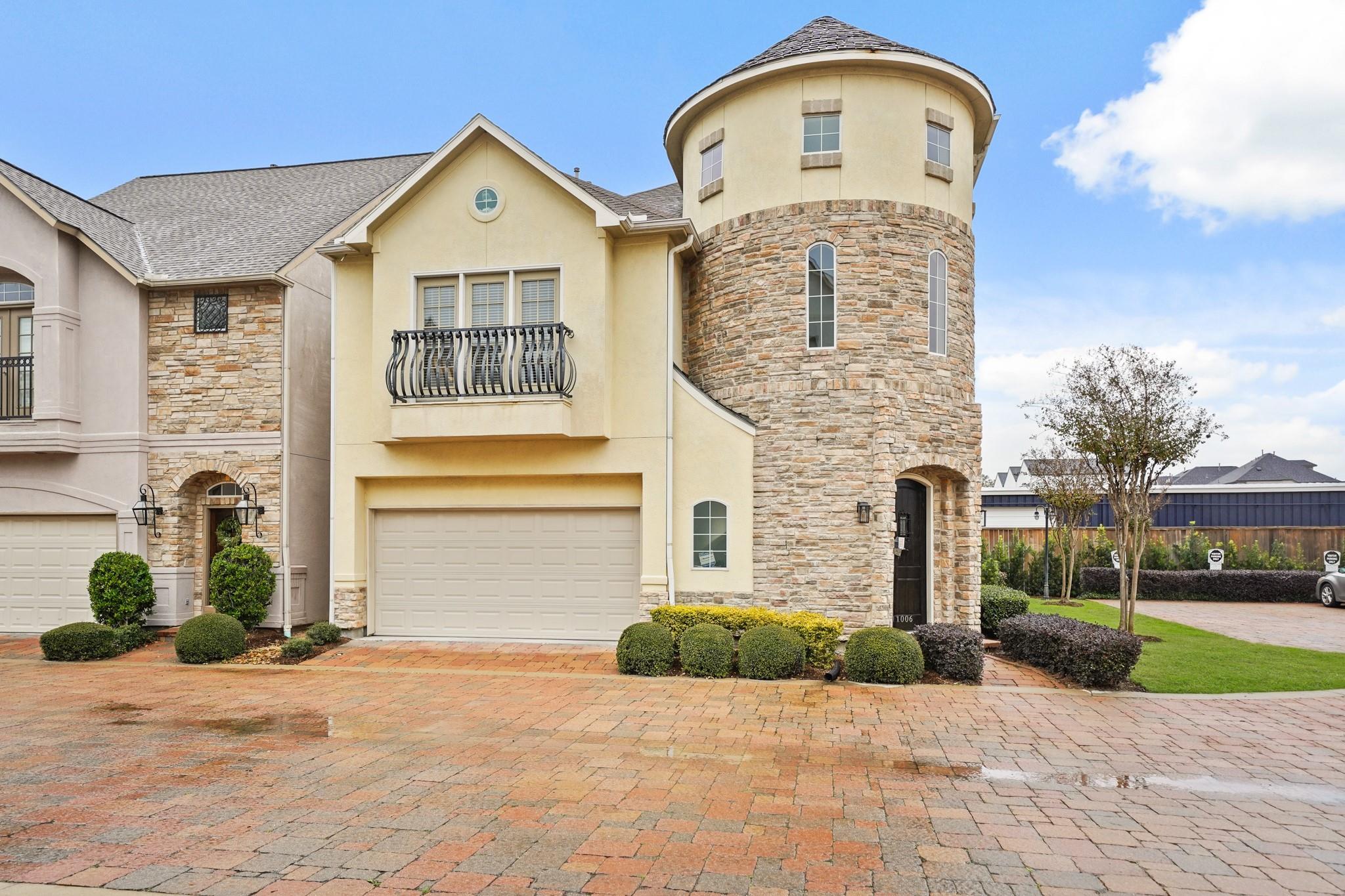 Property Photo: 11006 Sherwood Ridge Drive TX 77043