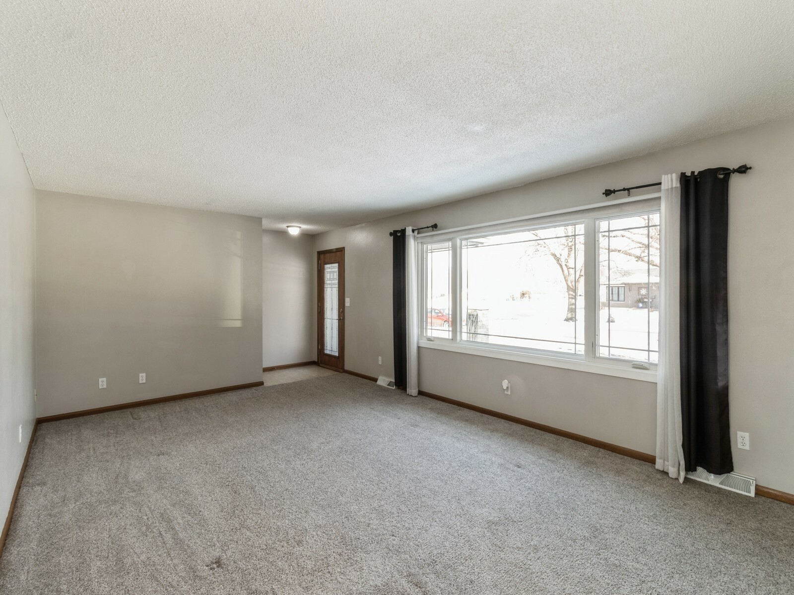 Property Photo:  825 Park Avenue  IA 50248 