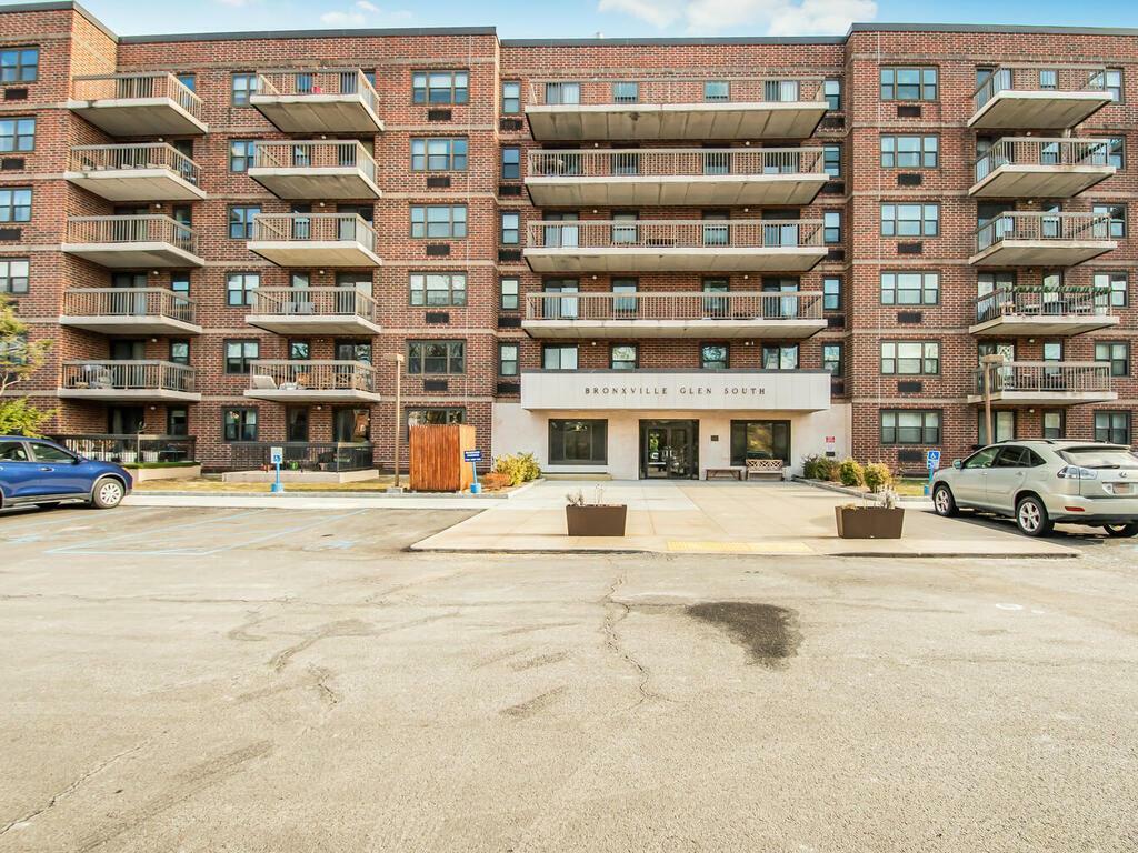 Property Photo:  1376 Midland Avenue 714  NY 10708 